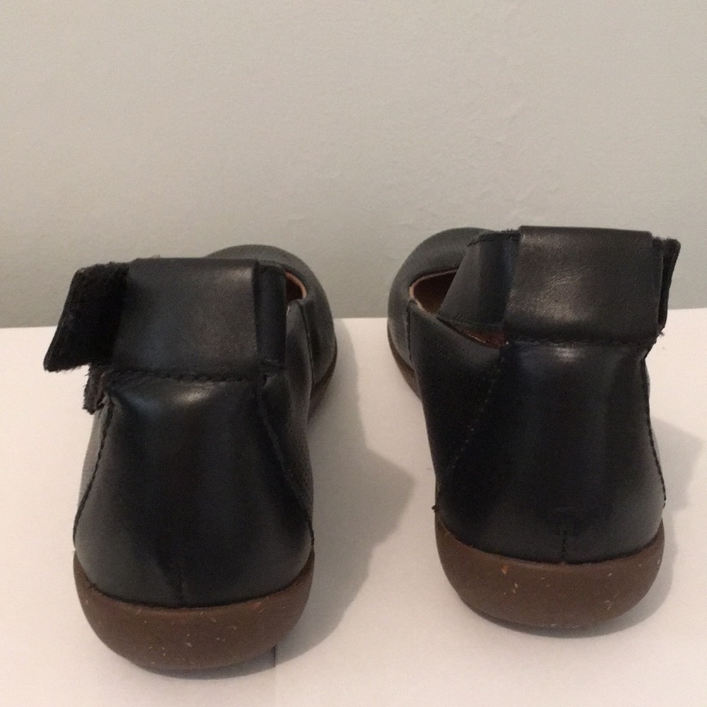 Black leather Clark’s shoes in good condition Size 8.1/2 - Picture 3 of 3